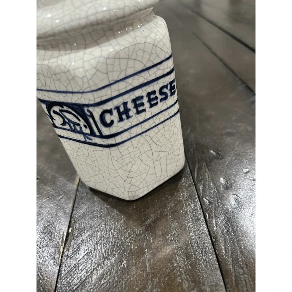 Dedham Pottery Potting‎ Shed Range Cheese Shaker Blue & White RABBIT Crackle